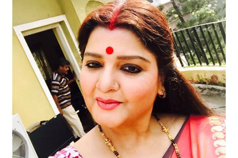 লাইভে পল্লবী বলেছেন, ‘‘এত ডকুমেন্টস সত্ত্বেও এমন জিনিস কেন ঘটল? আমার আপনাদের সঙ্গে এটা শেয়ার করা একমাত্র কারণ হচ্ছে, হতে পারে আমার সঙ্গে আজকে যা ঘটেছে, কালকে অনেকের সঙ্গে ঘটতে পারে৷’’