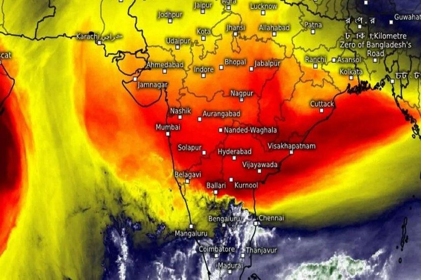 দেশের আবহাওয়ায় গত কয়েকদিন যাবৎ পরিবর্তন অব্যাহত রয়েছে। কখনও তাপমাত্রা বৃদ্ধির কারণে উচ্চ তাপ ও আর্দ্রতা অনুভূত হচ্ছে আবার কখনও পশ্চিমি ঝঞ্ঝার প্রভাবে চলছে বৃষ্টি ও শিলাবৃষ্টি। 