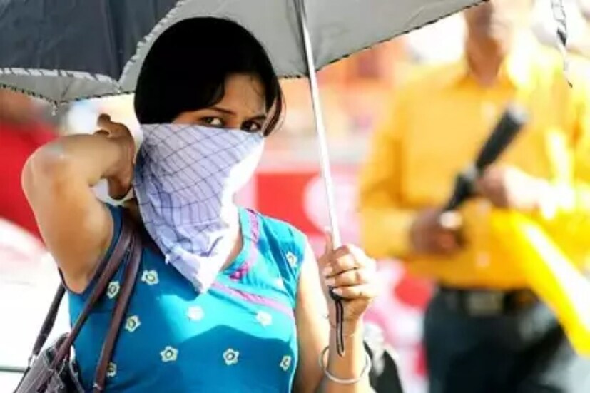 কলকাতার তাপমাত্রা শনিবার পর্যন্ত বাড়তে পারে। আপাতত নেই বৃষ্টিপাতের সম্ভাবনা, এমনটাই জানাচ্ছে আলিপুর আবহাওয়া দফতর।