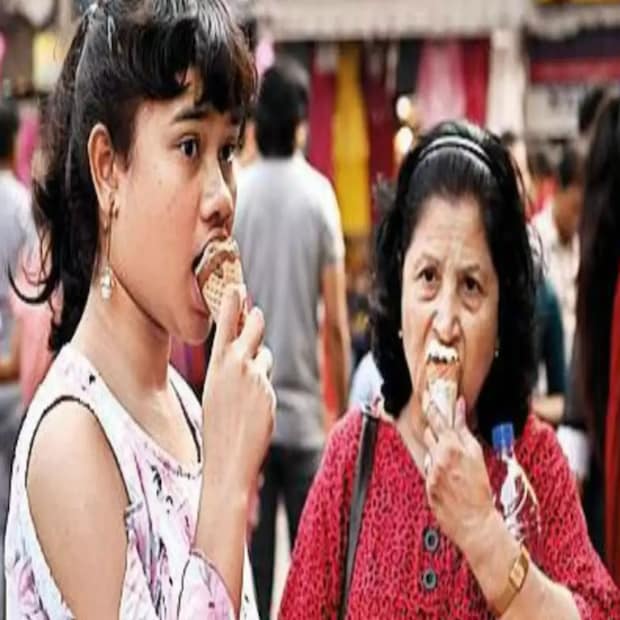 অন্যদিকে আজ কলকাতার সর্বোচ্চ তাপমাত্রা ৩৯.৮ ডিগ্রি সেলসিয়াস। যা স্বাভাবিকের তুলনায় চার ডিগ্রি সেলসিয়াস বেশি।