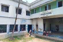 প্রাথমিক বিদ‍্যালয়ে শিক্ষকদের উদ‍্যোগে তৈরি স্মার্ট ক্লাসরুম, খুশির হাওয়া সাতঘড়া