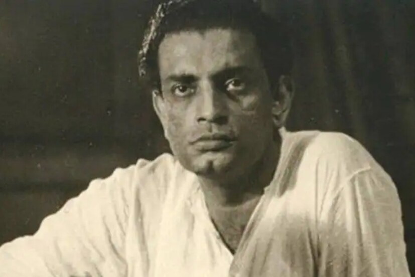 পরিচালক-লেখক-সঙ্গীতকারের অন্যতম পছন্দের খাবার ছিল লুচি আর অরহর ডাল। সঙ্গে মুচমুচে বেগুন ভাজা। মুরগির মাংসের তুলনায় সত্যজিৎ পছন্দ করতেন পাঁঠার মাংস। 