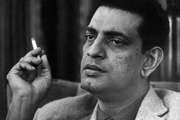 ঘি-চিনি দিয়ে মুড়ি, পাঁঠা! সত্যজিৎ রায়ের পছন্দের তালিকায় আর কোন খাবার ছিল জানেন!