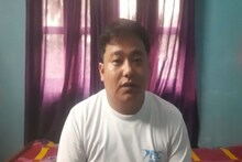 মোমের আলো জ্বালিয়ে পড়াশোনা...! চা বাগানের নতুন 'আলো' জয়বাহাদুর রাই