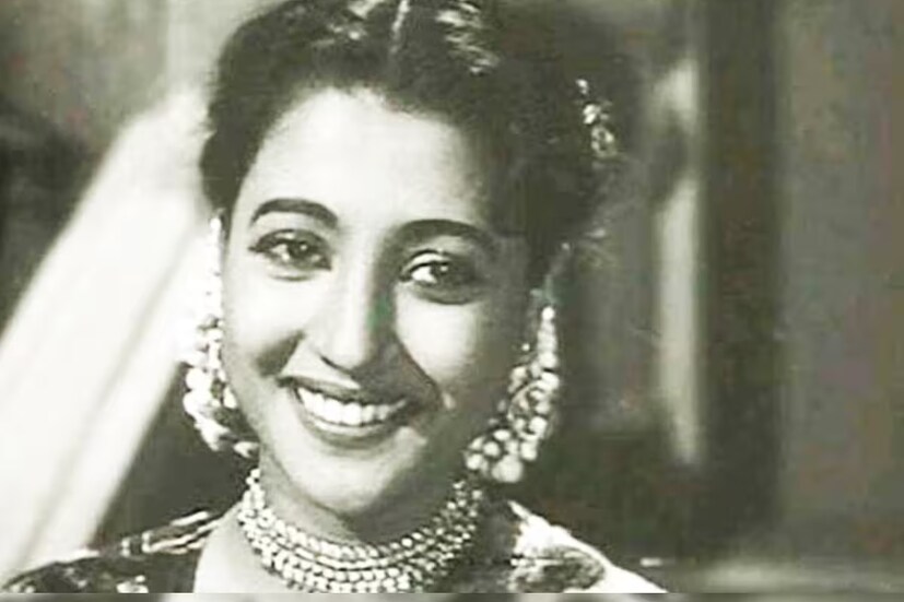 সুচিত্রা সেনের অভিনয়ের কেরিয়ার কেন এমন হঠাৎ করে শেষ হয়ে গেল, তাই নিয়েও মুনমুন মুখ খুলেছিলেন৷ তিনি বলেন, ’৭০-এর দশকে তেমন ভাল সিনেমা হচ্ছিল না৷ যে পরিচালকদের সঙ্গে কাজ করতেন সুচিত্রা, তাঁরা সকলেই গত হয়েছিলেন৷ তাই আর কাজ করতে চাইতেন না সুচিত্রা৷ 