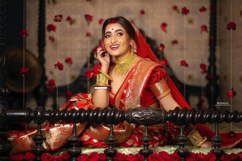 এরই মধ্যে রকমারি পদে হবু কনেকে আইবুড়ো ভাত খাওয়ালেন ‘সোহাগ জল’ ধারাবাহিকের সেটের কলাকুশলী মিলে। সেই ভিডিও পোস্ট করেছেন সুদীপ্তা।