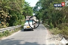 পুলিশের তোয়াক্কা না করে নাকের ডগা দিয়েই বেপরোয়া গতিতে চলছে গাড়ি!