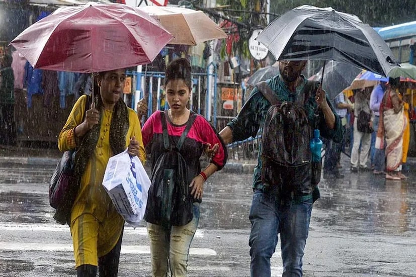 তবে হাওয়া অফিসের পূর্বাভাসকে সত্যি করে, শনিবার রাতেই বৃষ্টি হয়েছে বিষ্ণুপুরের বিভিন্ন প্রান্তে। সকাল থেকেই আকাশ কালো মেঘে ছেয়েছে। পূর্ব ও পশ্চিম মেদিনীপুর, ঝাড়গ্রাম এই তিন জেলায় বজ্রবিদ্যুৎসহ বৃষ্টির সতর্কতার সঙ্গে ঝড়ো হওয়া বইবে। সেই মতো পূর্ব মেদিনীপুর জেলার পটাশপুর, এগরা, রামনগর বিস্তীর্ণ এলাকায় শনিবার সন্ধ্যা থেকে রবিবার সকাল পর্যন্ত চলছে বৃষ্টি। যার জেরেই ব্যাপক ক্ষতি হয়েছে ধান চাষে। 