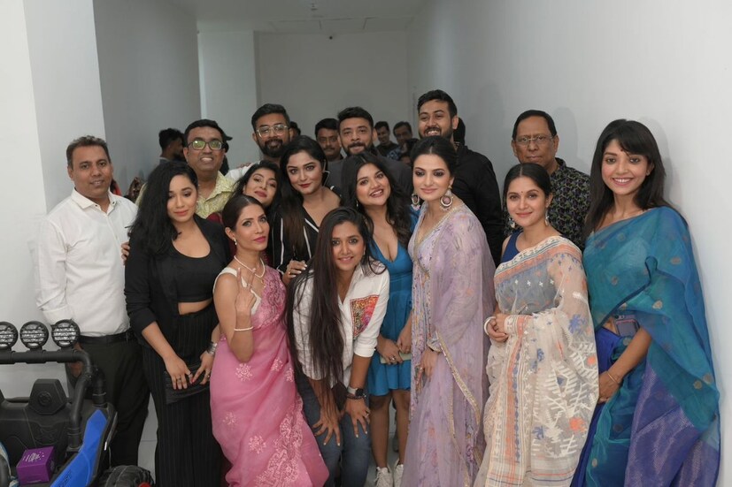 তনুশ্রী চক্রবর্তী, রিচা শর্মা, কণীনিকা বন্দ্যোপাধ্যায়, সুদীপ্তা চক্রবর্তী, রনিতা দাশ, রাতশ্রী দত্ত, দেবলীনা কুমার, সুদীপ্তা বন্দ্যোপাধ্যায়, সায়ন্তনী গুহঠাকুরতা, কমলেশ্বর চক্রবর্তী, গৌরব চক্রবর্তী, গৌরব চট্টপাধ্যায়, অরুণোদয় বন্দ্যোপাধ্যায়, অনিন্দ্য চট্টোপাধ্যায়, ইশান মজুমদার, রোহিত বন্দ্যোপাধ্যায়, অসীম রায় চৌধুরী-এর মতো অভিনেতাদের দেখতে পাওয়া যাবে। 