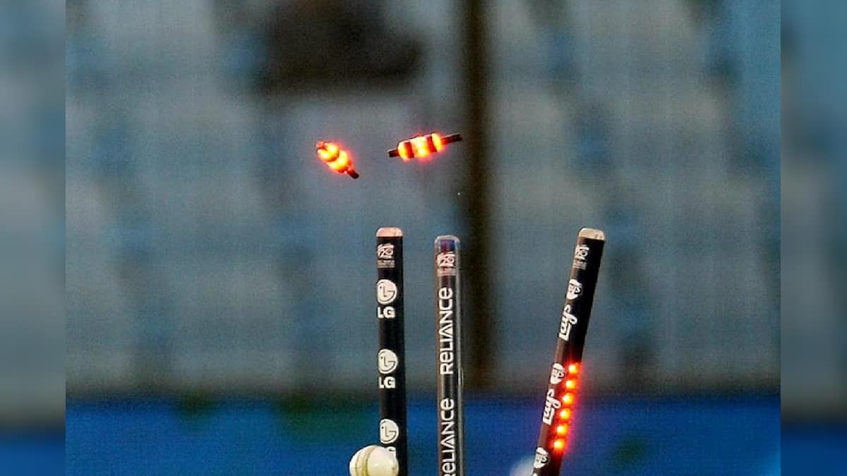 IPL LED Wickets price and specification, আইপিএলের এলইডি উইকেট ও বেলএর