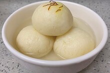 রসগোল্লা থেকে সন্দেশ ফ্রিজে অনেক দিন থাকবে টাটকা! রাখতে হবে এই নিয়মে! জানুন