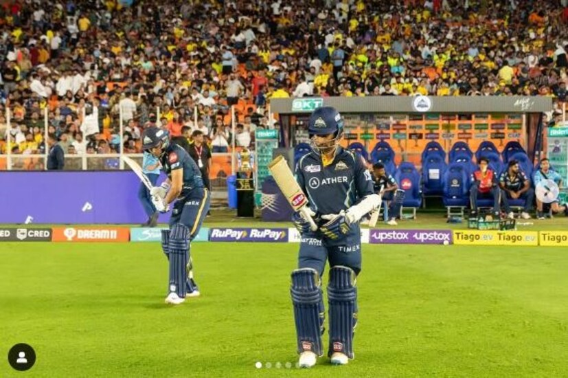 ঋদ্ধিমান সাহা বারবার পারফর্ম করেও ডাক পাচ্ছেন না। কারণ অজানা। সূর্যকুমার যাদব টি২০ ক্রিকেটে পারফর্ম করে বর্ডার-গাভাসকর ট্রফিতে ডাক পেয়েছিলেন। তা হলে ঋদ্ধি আইপিএলে পারফর্ম করে বিশ্ব টেস্ট চ্যাম্পিয়নশিপের দলে ডাক পাবেন না কেন!