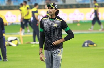 সাত ফিট ১ ইঞ্চি উচ্চতা! বিশ্বের সব থেকে লম্বা ক্রিকেটারকে চেনেন? দেখুন তো