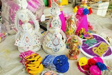 বিয়ে থেকে দুর্গাপুজো শোলা বাঙালি জীবনের অঙ্গ, এবার সেই শোলার কারিগররাই অথৈ জলে