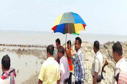 চলছে নদীবাঁধ পরিদর্শনের কাজ চলছে নদীবাঁধ পরিদর্শনের কাজ