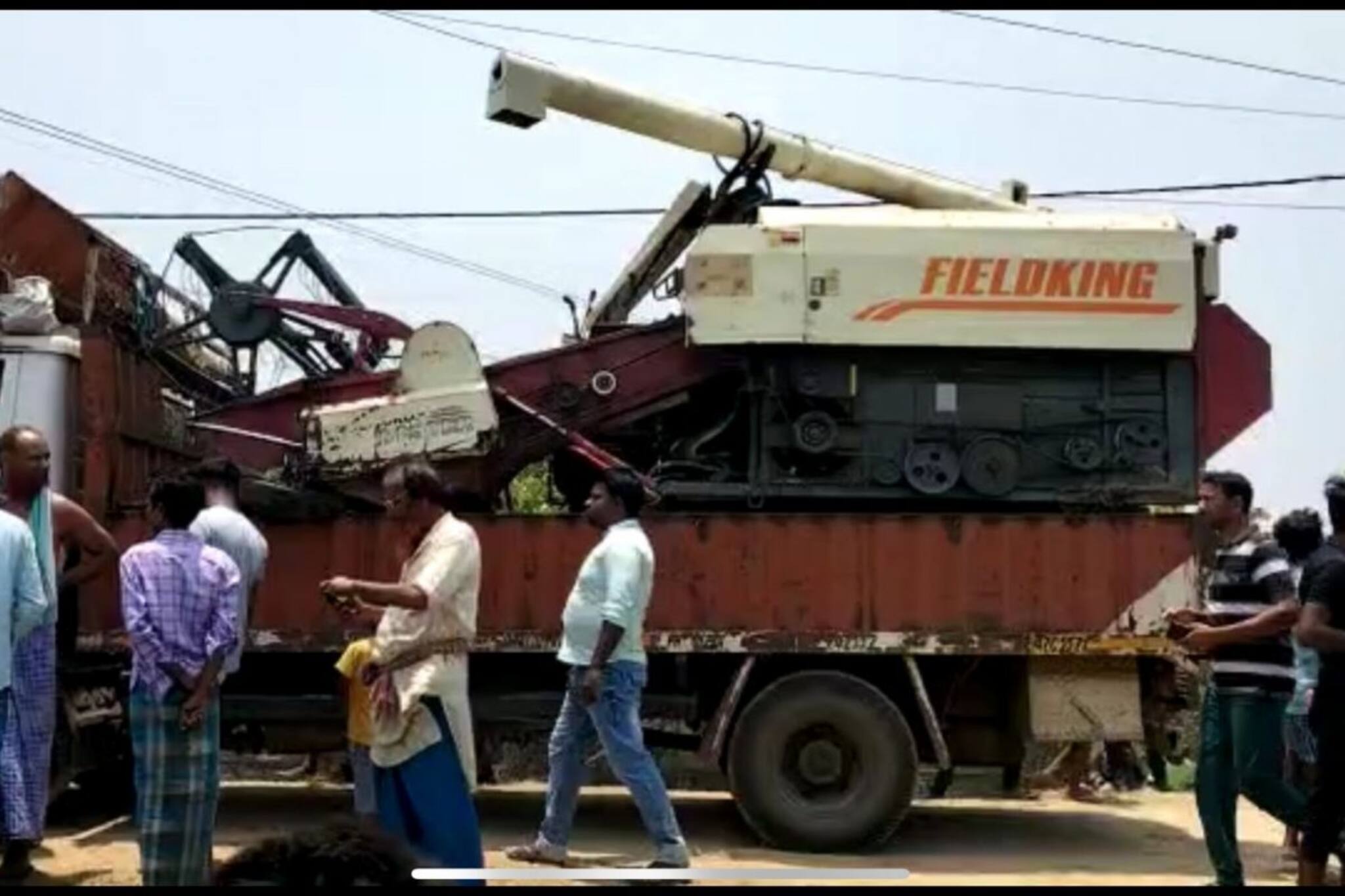 বিদ্যুৎস্পৃষ্ট হয়ে মৃত্যু ২ শ্রমিকের, দেহ তুলতে গিয়ে বিপত্তি পুলিশের