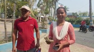  প্রকল্পের টাকা পেয়ে খুশি ছাত্রী