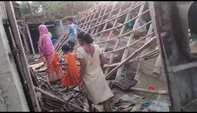 ভেঙে গিয়েছে বাড়ি-দোকান