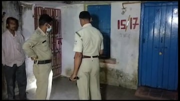 বাড়িতে