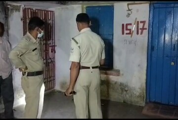 বাড়িতে