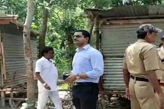 ঘটনাস্থলে সিআইডির আধিকারিক 