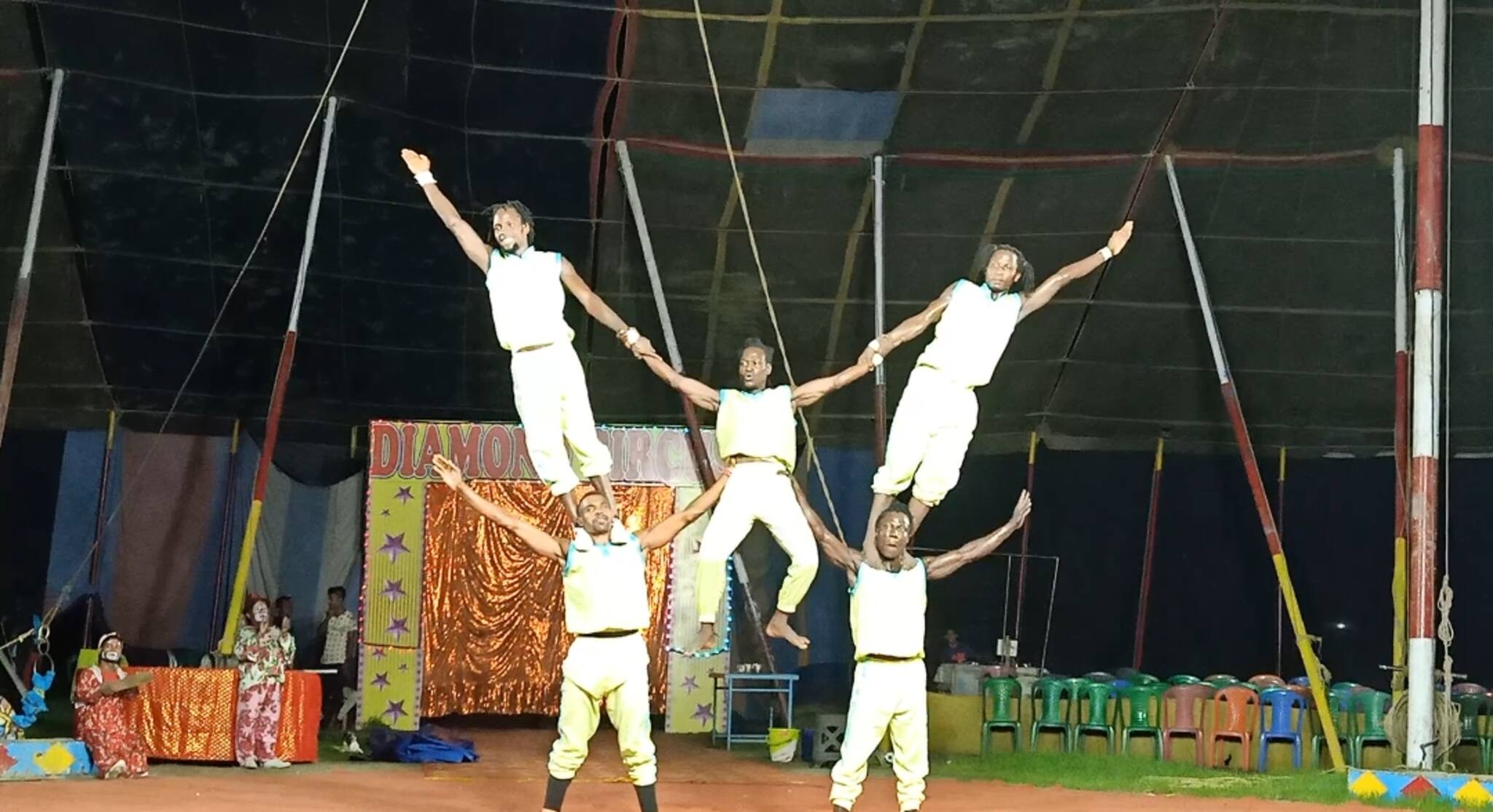 ছুটে আসছে দলে দলে মানুষ, উপচে পড়ছে ভিড়,হঠাৎ কী এমন হল বসিরহাটে?