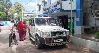 চাকরি দেওয়ার নাম করে লক্ষ লক্ষ টাকা প্রতারণার অভিযোগে গ্রেপ্তার এক গুণধর