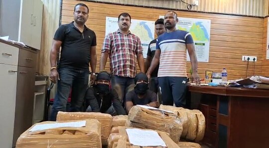 ফিল্মি কায়দায় ২২৩ কেজি অবৈধ গাঁজা উদ্ধার পুলিশের! গ্রেফতার ২