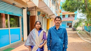 স্বামীর সঙ্গে রেখা কুমারী স্বামীর সঙ্গে রেখা কুমারী