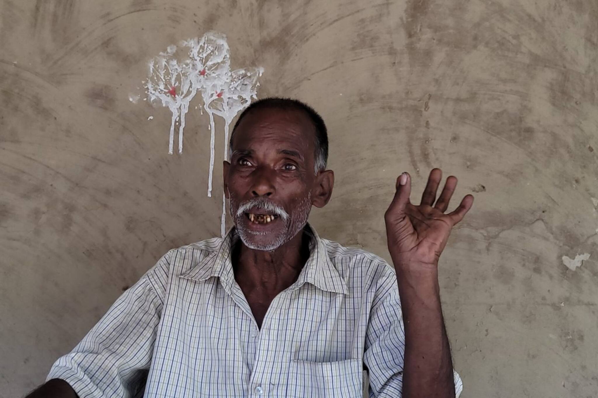 যাত্রা করে মেলে রুপোর পদক! এখন সংসার টানতে ভরসা চাষবাস, কঠিন লড়াই এই শিল্পীর