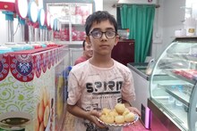 গপগপ করে ফুচকা তো খাচ্ছেন, এই জল দিয়ে খেয়েছেন কি? জিভে জল আসবেই!