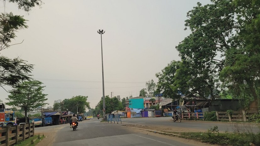 হাওয়া অফিস সূত্রে খবর মোকার প্রভাব পশ্চিমবঙ্গে প্রত্যক্ষ পড়বে না। মোকার পরোক্ষ প্রভাবে বাড়তে পারে তাপমাত্রার পারদ। বৃহস্পতিবার থেকে হালকা মেঘলা আকাশ থাকতে পারে জেলা জুড়ে।( Reported By: Ranjan Chanda) 
