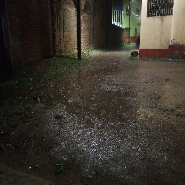 শুক্রবার রাতে আবহাওয়া ঠান্ডা থাকায় বন্ধ রাখতে হয়েছে সিলিং ফ্যান। আগামী কয়েকদিন একই রকম থাকবে তাপমাত্রা এমনই পূর্বাভাস। তবে আগামী সপ্তাহ শুরু হতেই আবারও তেজ বাড়তে পারে সূর্যের।