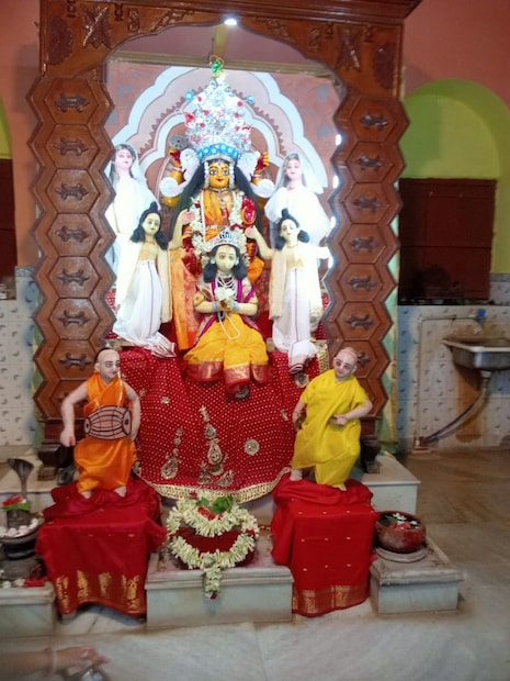  জয়নগরের রাজা নীলকণ্ঠ মতিলাল, করদ রাজ্যের নরপতি হিসেবে রাজা সুবুদ্ধিরায়ের রায়নগর রাজ্য তথা রায়মঙ্গল, সূর্যপুর এবং সরস্বতী নদী পর্যন্ত বিস্তৃত এলাকার কিছু অংশ শাসন করতেন।(Reported By: Suman Saha)