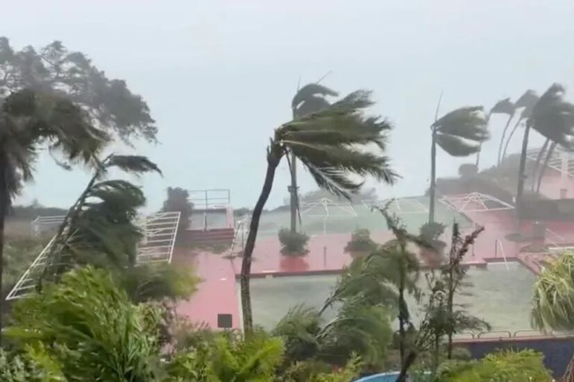 নিউইয়র্ক টাইমসের খবরে বলা হয়, শক্তিশালী ঘূর্ণিঝড় ‘মাওয়ার’ যুক্তরাষ্ট্রের গুয়াম দ্বীপ অতিক্রম করার পর সুপার টাইফুনে পরিণত হয়েছে। যে টাইফুন প্রশান্ত মহাসাগর লাগোয়া গুয়ামে তাণ্ডব চালিয়েছে।