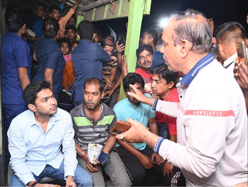 গ্রামবাসীর অভিযোগ, সারা বছরই তাঁদের জলকষ্ট৷ বিশেষ করে গ্রীষ্মকালে জলস্তর নেমে যাওয়ায় তাঁদের খুব অসুবিধায় পড়তে হয়৷ এলাকায় ডিপ টিউবওয়েল বসানোর দাবি জানিয়েছেন তাঁরা।