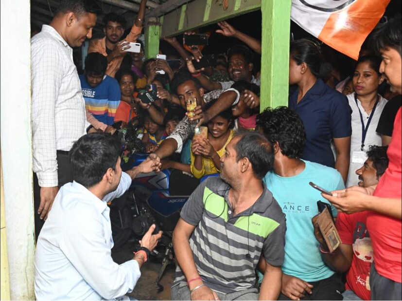 এর পাশাপাশি গ্রামবাসীরা এদিন মানকর হাসপাতাল সম্পর্কেও তাঁদের আবেদন জানান অভিষেককে৷ বলেন, সেখানকার পরিকাঠামো উন্নয়ন করলে তাঁদের সুবিধা হবে৷