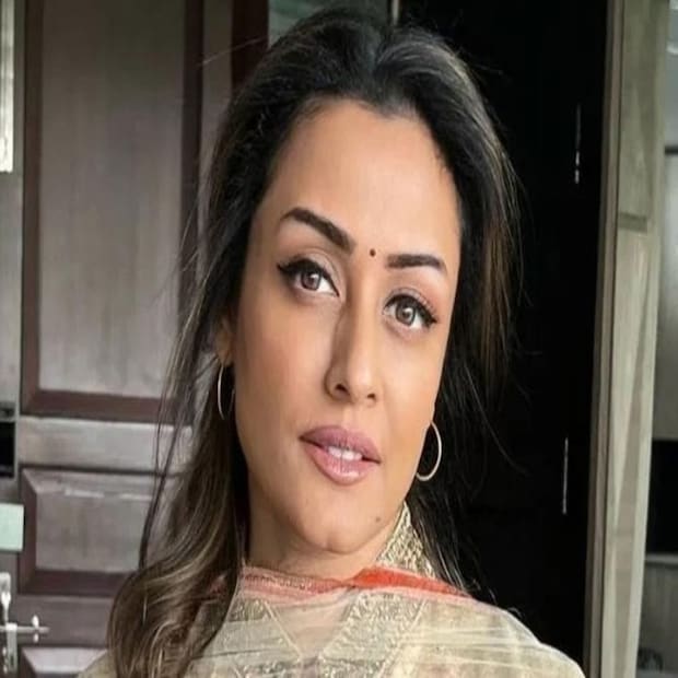 নম্রতা শিরোদকর: প্রায় ৫ বছর ডেটিংয়ের পরে ২০০৫ সালে দক্ষিণী সুপারস্টার মহেশ বাবুর সঙ্গে বিয়ের পিঁড়িতে বসেছিলেন নম্রতা শিরোদকর। এর পরেই সংসারে মন দেওয়ার জন্যই অভিনয় দুনিয়া ছাড়েন তিনি। ২০০৪ সালে মুক্তিপ্রাপ্ত ‘ব্রাইড অ্যান্ড প্রেজুডিস’ ছিল নম্রতা অভিনীত শেষ ছবি।