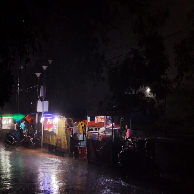 বাঁকুড়ার বায়ুর গুণগতমান আজ স্বাচ্ছন্দ্যকর পর্যায়ে যা সূচক ৮০। ঝড়বৃষ্টি যে রকম আবহাওয়ায় প্রশান্তি এনে দিয়েছে, সে রকমই ক্ষতি করেছে আমের ফলনের।