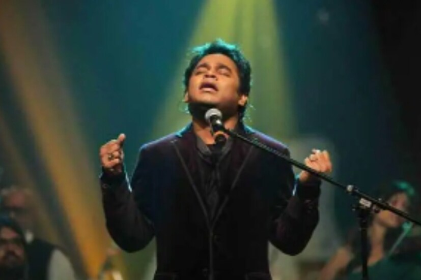 অস্কারজয়ী সুরকার এ আর রহমানকে মঞ্চ থেকে নামতে বলার নির্দেশ পুণে পুলিশের। লাইভ কনসার্টে হঠাৎ হাজির হয়ে পুলিশের এমন ব্যবহারে এবার ক্ষোভ প্রকাশ সঙ্গীতশিল্পীর ঘনিষ্ঠের।