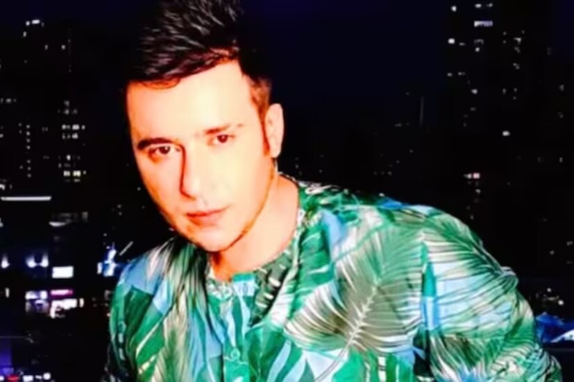 ফের রহস্যজনক মৃত্যু বিনোদন জগতে। শোকের ছায়া গ্রাস করল গ্ল্যামার দুনিয়াকে। বাথরুম থেকে নিথর দেহ উদ্ধার হল প্রখ্যাত অভিনেতা, মডেল, কাস্টিং কোঅর্ডিনেটর আদিত্য সিং রাজপুতের। 