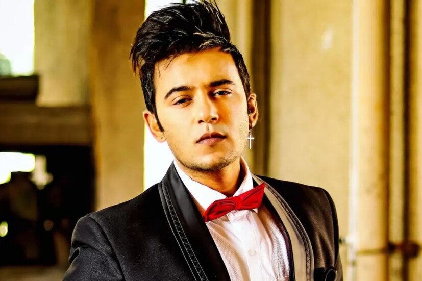 গত সোমবার সকালে মৃত্যু বাথরুমে নিথর দেহ মেলে আদিত্যর। এক বন্ধু ও দাড়োয়ান এসে আদিত্যকে কাছের এক হাসপাতালে নিয়ে গেলে চিকিৎসকেরা তাঁকে মৃত বলে ঘোষণা করেন।