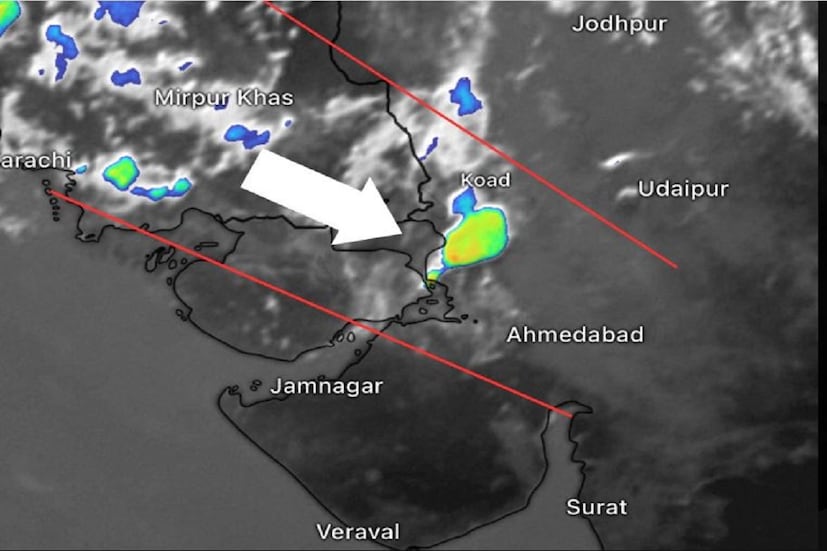 আহমেদাবাদ: গুজরাত টাইটান্স বনাম চেন্নাই সুপার কিংস ফাইনাল রবিবার অত্যধিক বৃষ্টির কারণে আইপিএলের ফাইনাল খেলাই সম্ভব হয়নি৷ ফলে এখন রিজার্ভ ডে ঘিরে সকলের চোখ আটকে৷