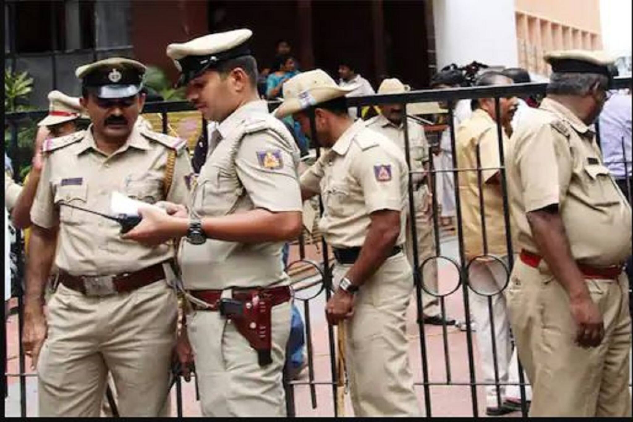 একসঙ্গে তিনশো পুলিশের চাকরি গেল অসমে! সর্বনাশ ডেকে আনল একই নেশা