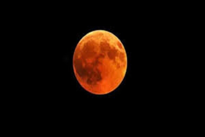 তবে কাশী পঞ্জিকা, মহাবীর পঞ্জিকা, বিক্রিমী পঞ্জিকা, হিন্দু পঞ্জিকা সহ আরও কিছু পঞ্জিকা এই গ্রহণ সম্পর্কে তেমন কিছু সতর্কতা অবলম্বন করার কথা বলছে না ৷ প্রতীকী ছবি ৷