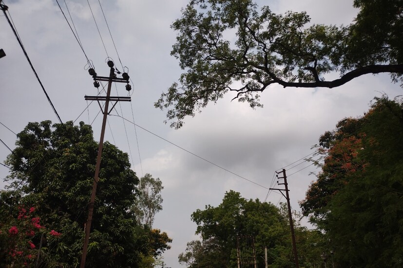 দু’দিন পরই পূর্বাভাস অনুযায়ী পারদ চড়বে ৪৫ ডিগ্রি সেলসিয়াসের কাছাকাছি। এদিন সর্বোচ্চ তাপমাত্রা থাকবে ৩৮ থেকে ৩৯ ডিগ্রি সেলসিয়াসের মধ্যে। সর্বনিম্ন তাপমাত্রা ছিল ২৬ ডিগ্রি সেলসিয়াস। (রিপোর্টার: নীলাঞ্জন ব্যানার্জী)