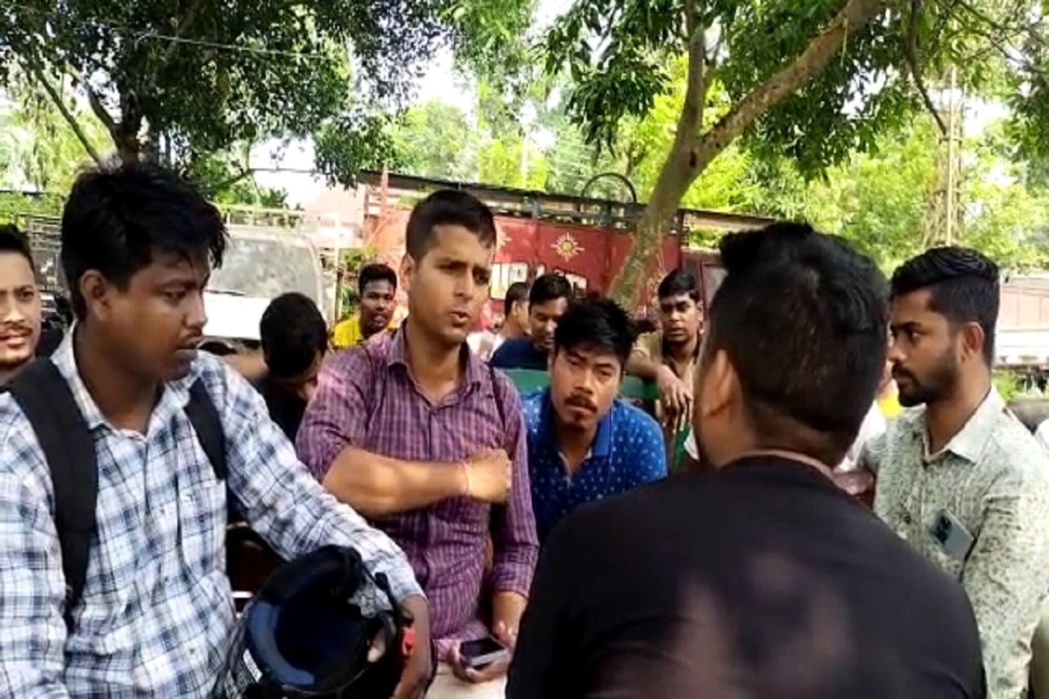 চাকরি আছে না কি নেই? পুরনো প্যানেল বাতিল, মাথায় হাত এই দফতরের কর্মীদের