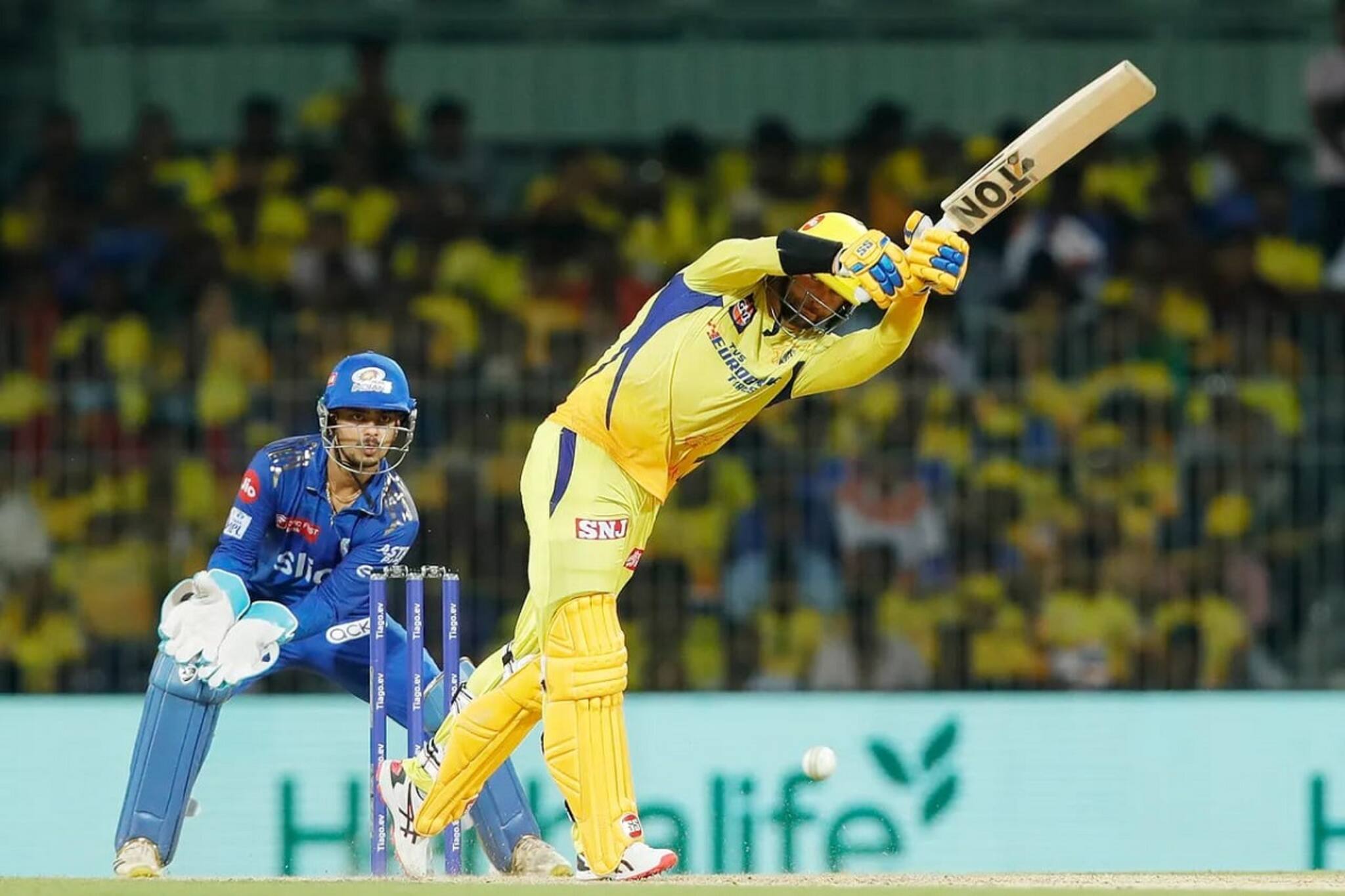 ধোনির চেন্নাই এক্সপ্রেসে রক্তাক্ত মুম্বই ইন্ডিয়ান্স! উড়ে গেল রোহিতরা