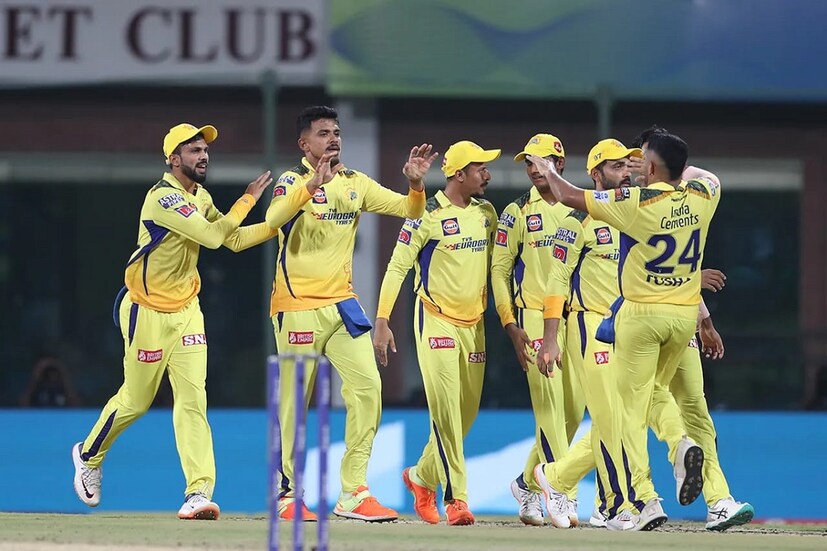 এর আগে প্লে অফের প্রথন ম্যাচে কোনও দিন না হারার রেকর্ড ছিল চেন্নাইয়ের। গুজরাতকে হারিয়ে প্রথম প্লে অফে ৭টি ম্যাচই অপরাজিত থাকার রেকর্জ গড়ল ধোনির দল।