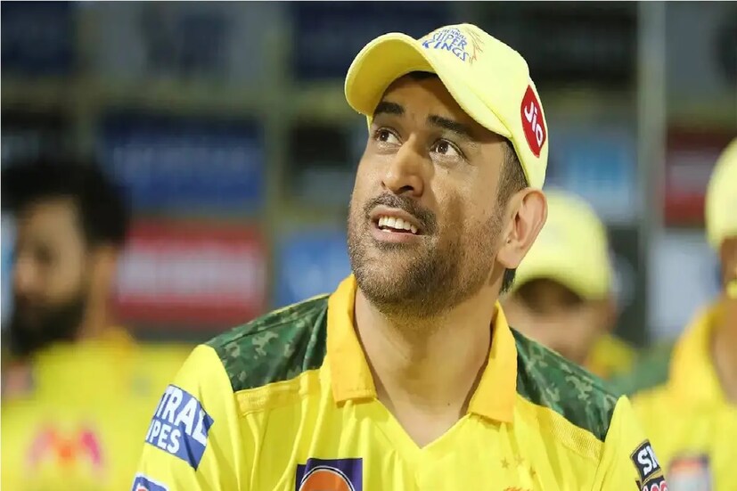 এদিকে ফ্যানরা একদিন আগে থেকেই এখানে জমায়েত হয়েছে৷ তারা ১৩২ ,০০০ বিপুল দর্শক সেখানে বসবে৷ চেন্নাই সুপার কিংস নিজেদের রেকর্ড সংখ্যক আইপিএল ট্রফি জিতে পঞ্চম ট্রফি ঘরে তুলবে৷ এখনও অবধি মুম্বইয়ের রেকর্ড পাঁচবার ট্রফি রয়েছে৷ আজ জিতলে ধোনির দল এর সমান হবে৷ চেন্নাই সুপার কিংস অধিনায়ক মহেন্দ্র সিং ধোনি ২৫০তম আইপিএল ম্যাচ খেলবে৷
